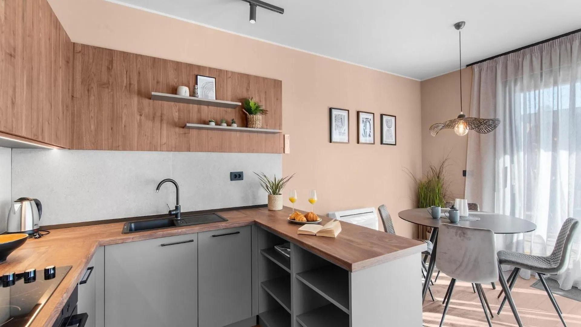 빌라 Luxury Apartment With Private Swimming Pool 브르토니글라