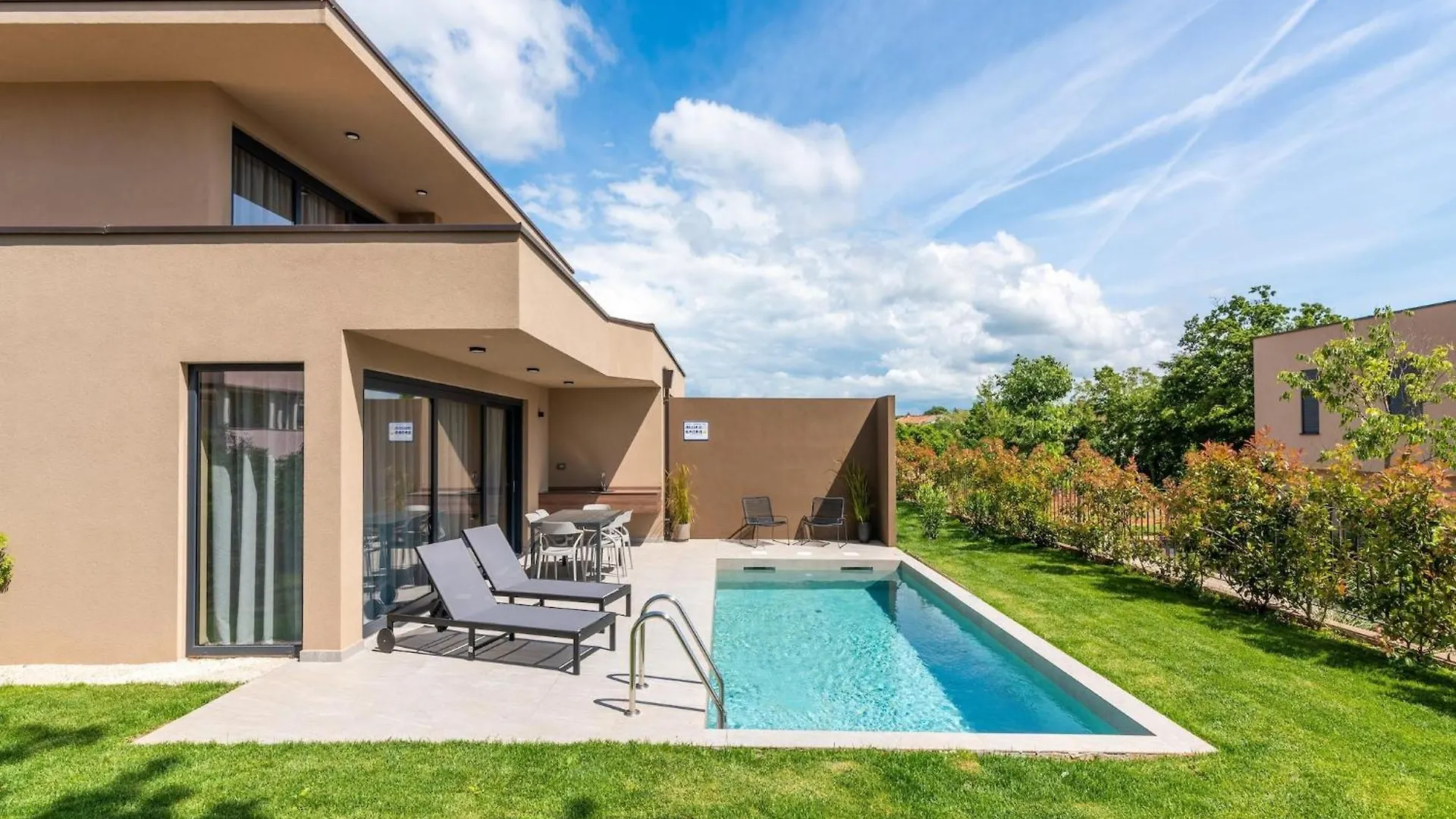 Luxury Apartment With Private Swimming Pool Brtonigla Croatia