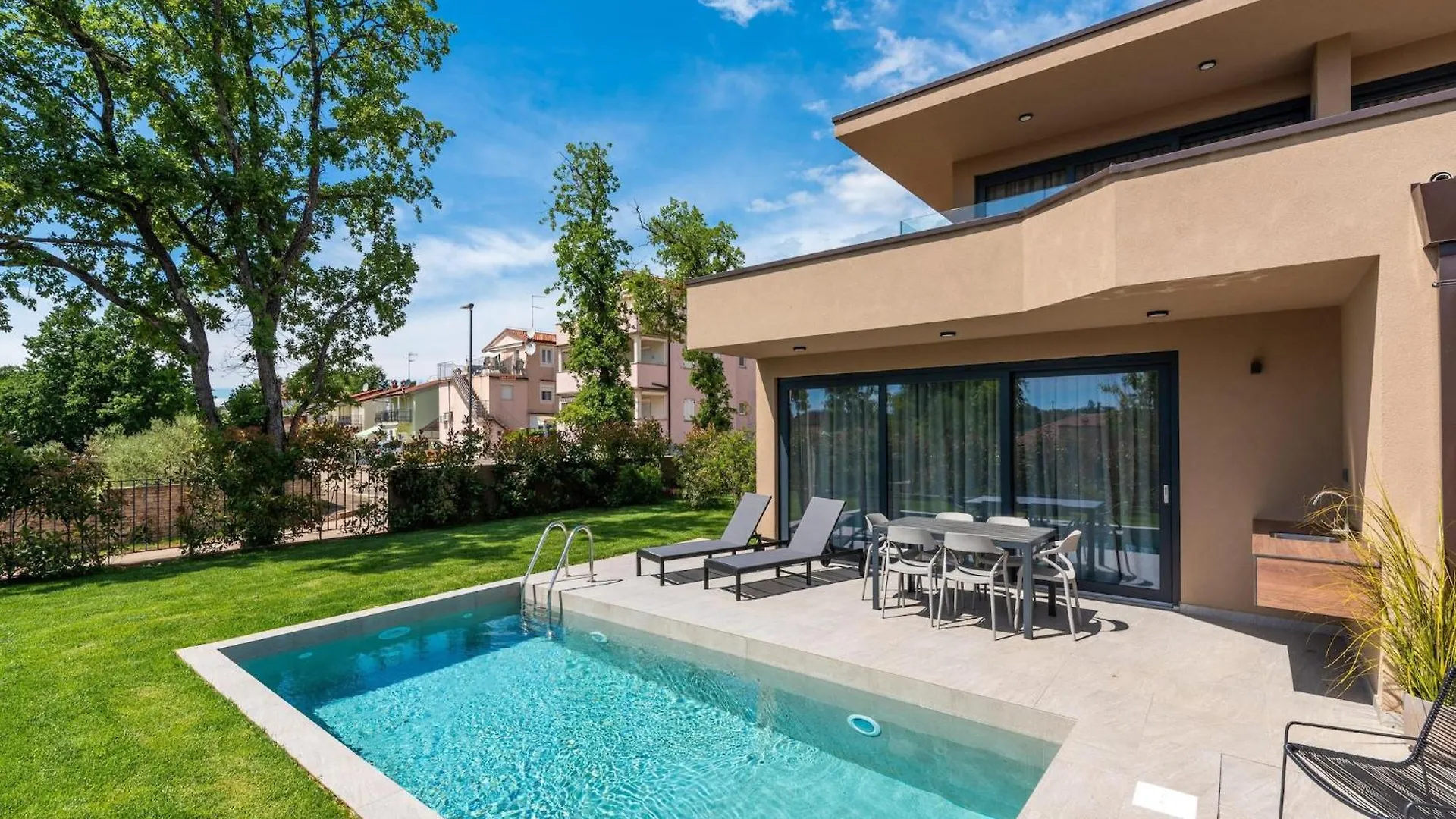 Luxury Apartment With Private Swimming Pool Brtonigla